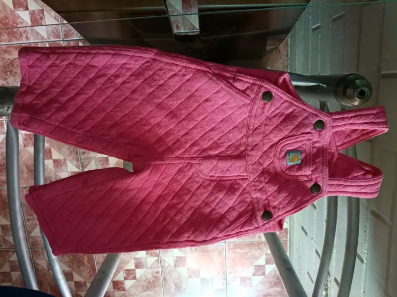 Pantalón jardinero acolchado rosa