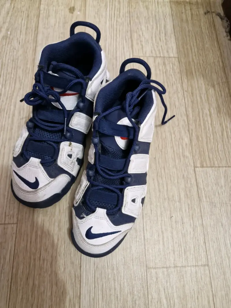 Zapatillas deportivas blancas y azul - 1