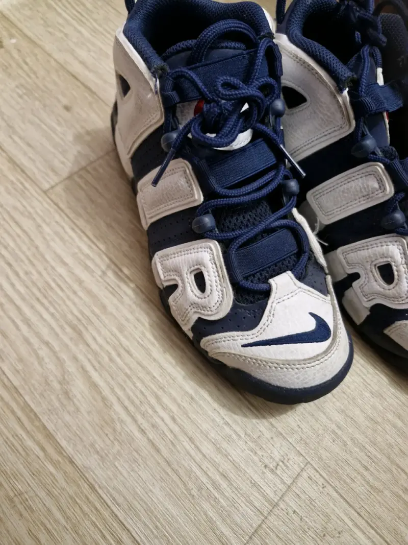 Zapatillas deportivas blancas y azul - 2