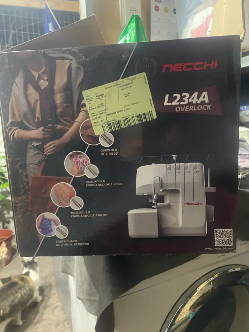 Máquina overlock Necchi L234A - 1