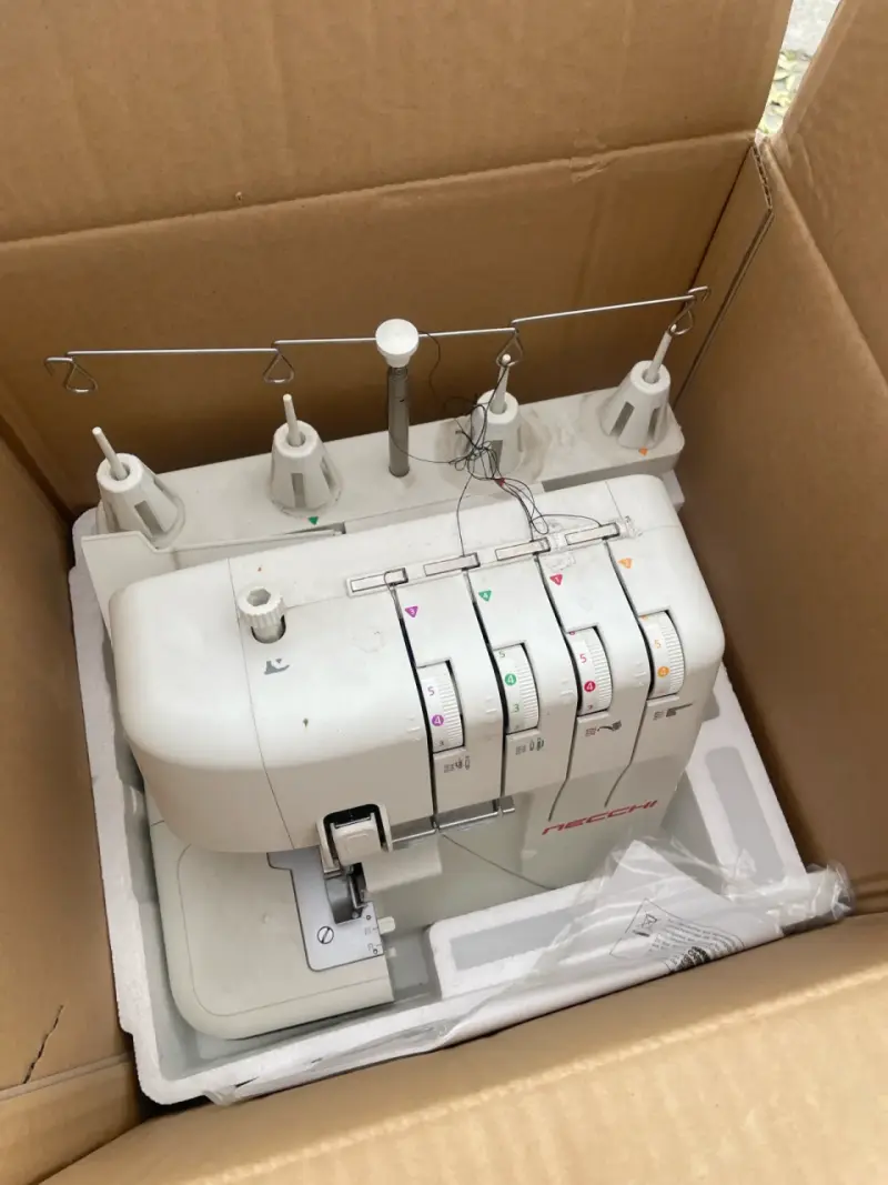 Máquina overlock Necchi L234A - 3
