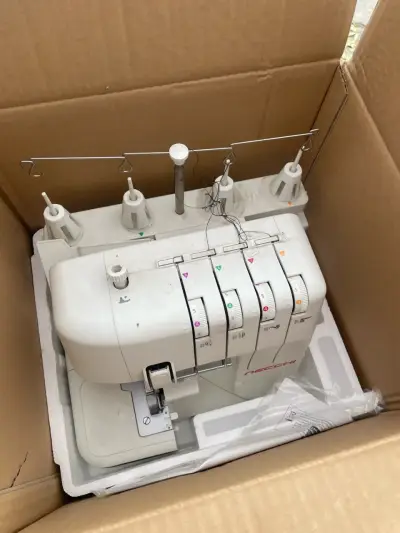 Máquina overlock Necchi L234A - miniatura 3