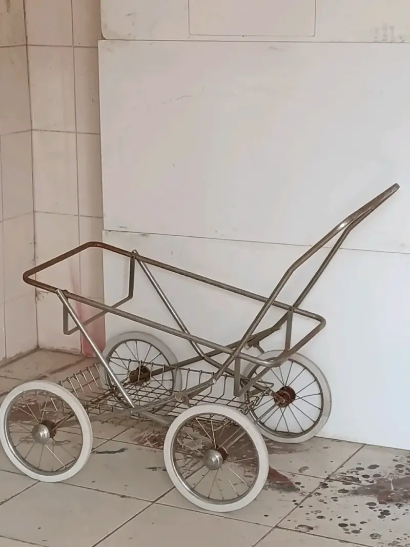 Carrito metálico para jardín