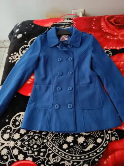 Abrigo azul de mujer - miniatura 1