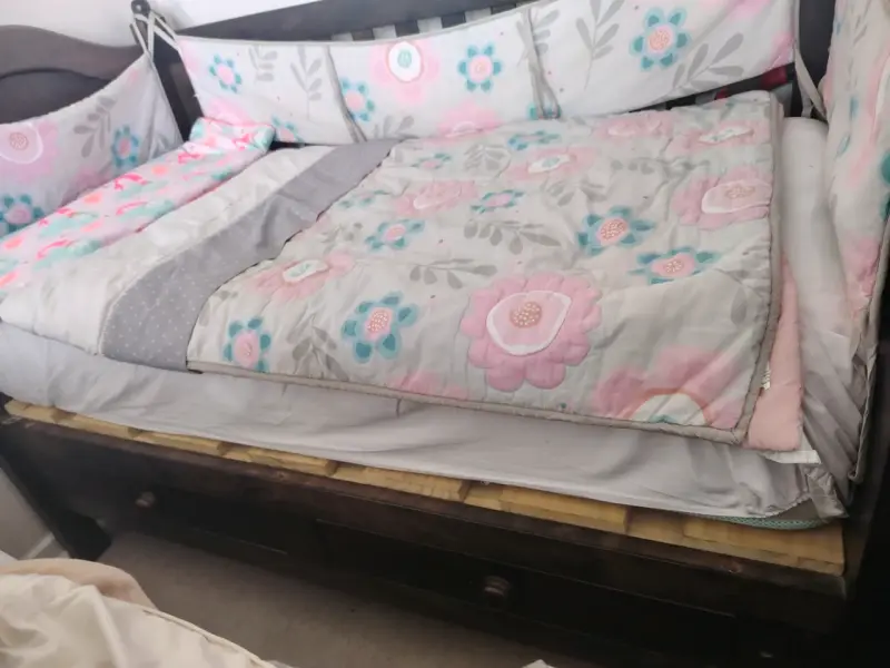 Cuna de madera con protecciones - 2