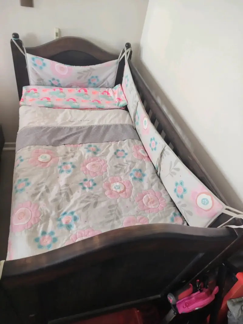 Cuna de madera con protecciones - 4
