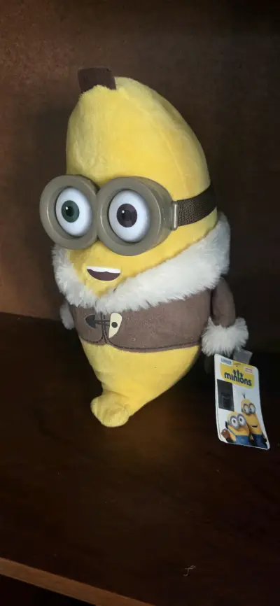 Peluche Minion con abrigo - miniatura 1
