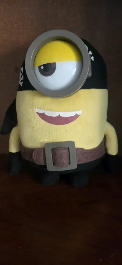 Peluche Minion con abrigo - miniatura 4