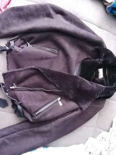Chaqueta negra de forro - miniatura 1