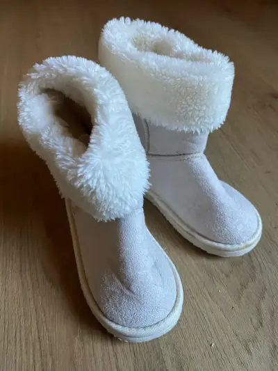 Botas de invierno blancas - miniatura 1