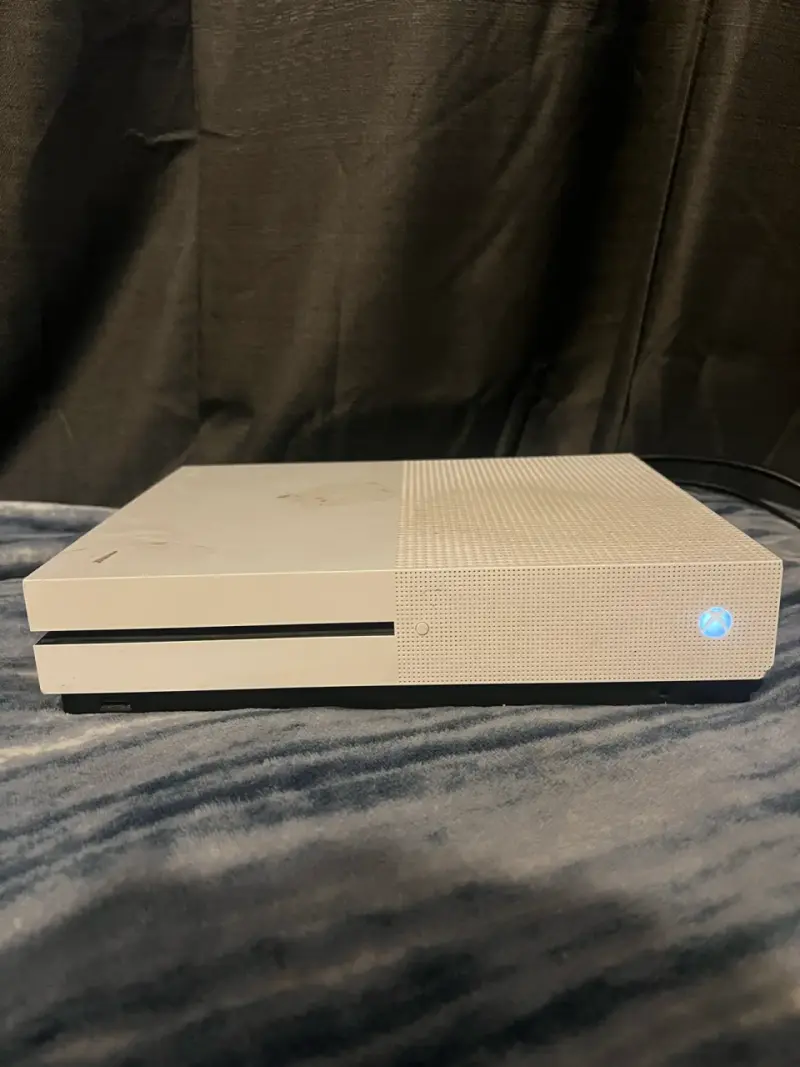 Xbox One S - 1