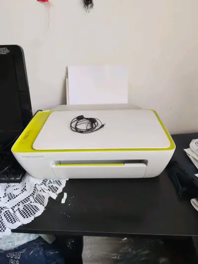 Impresora multifuncional blanca - miniatura 1