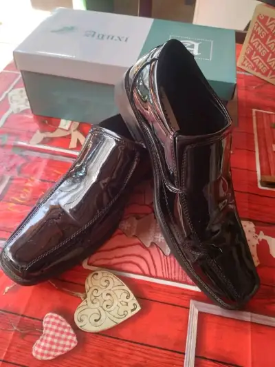 Zapatos formales de charol negro - miniatura 1