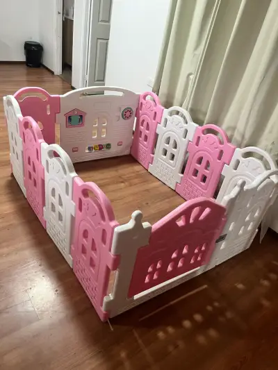 Corral de juego infantil rosa y blanco - miniatura 1