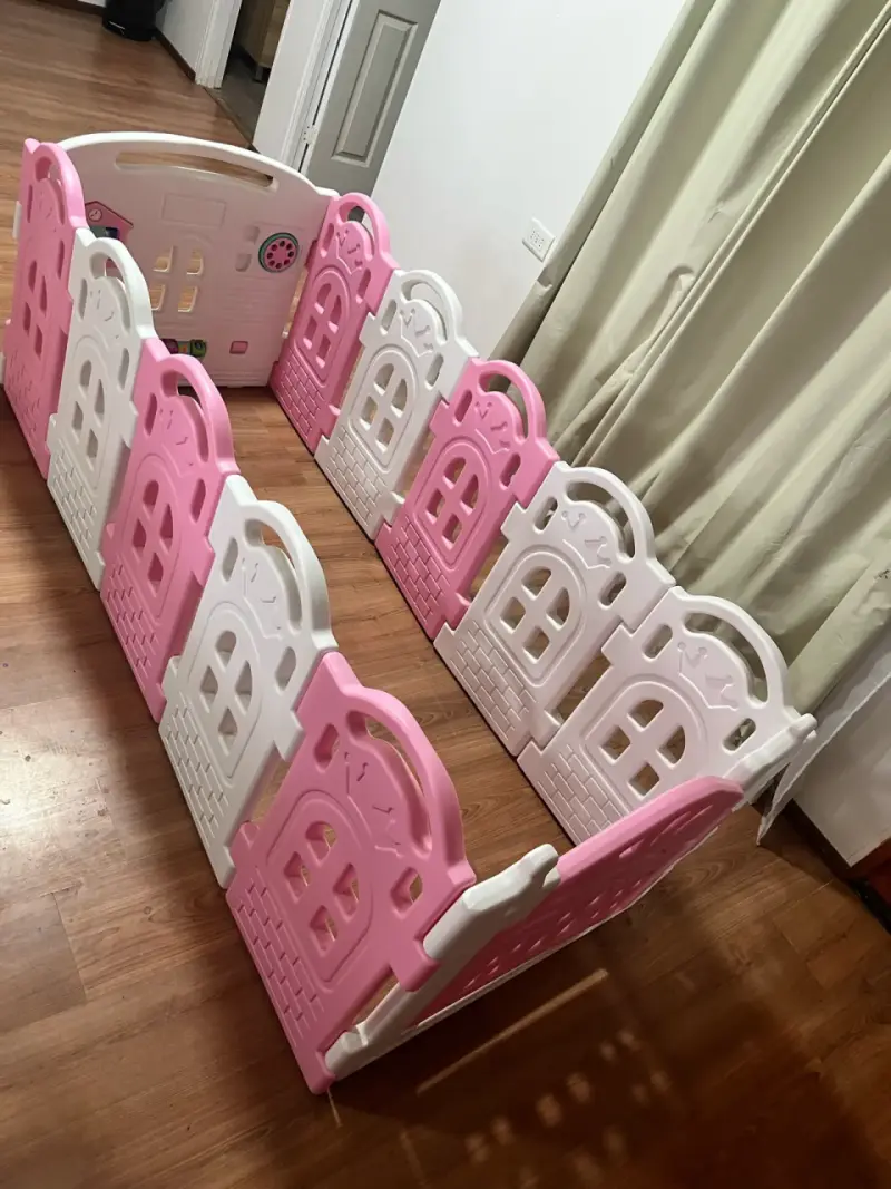 Corral de juego infantil rosa y blanco - 2