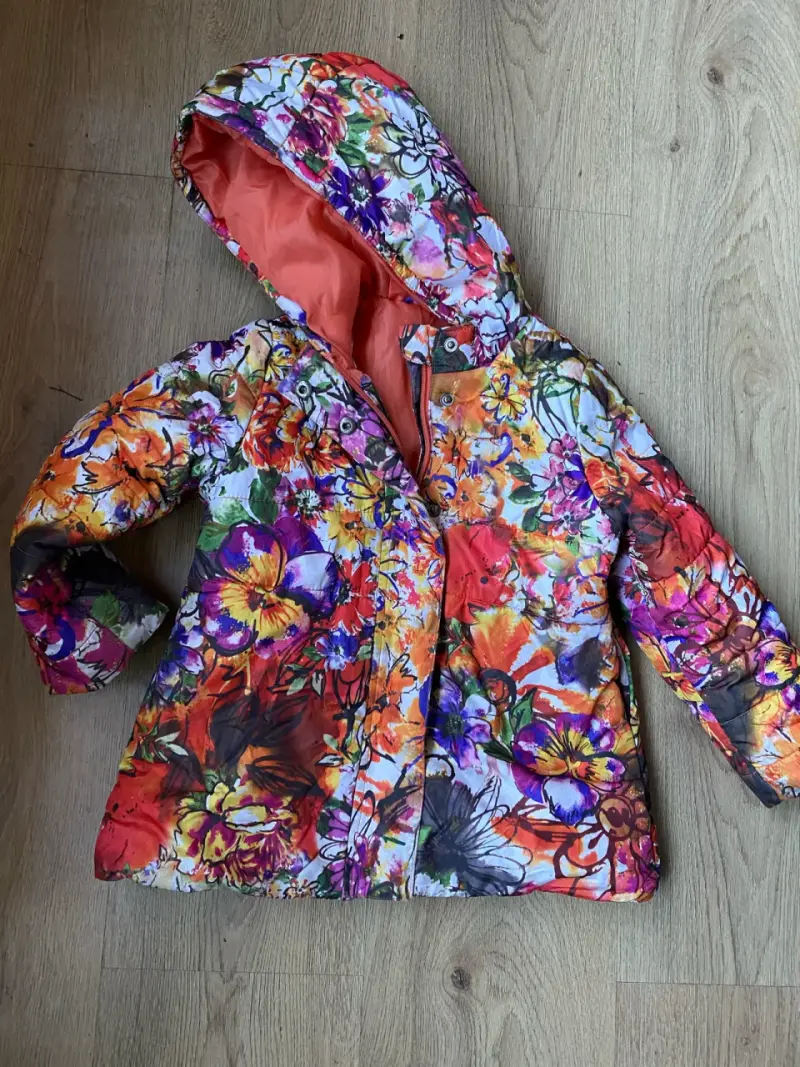 Chaqueta floreada con capucha - 1