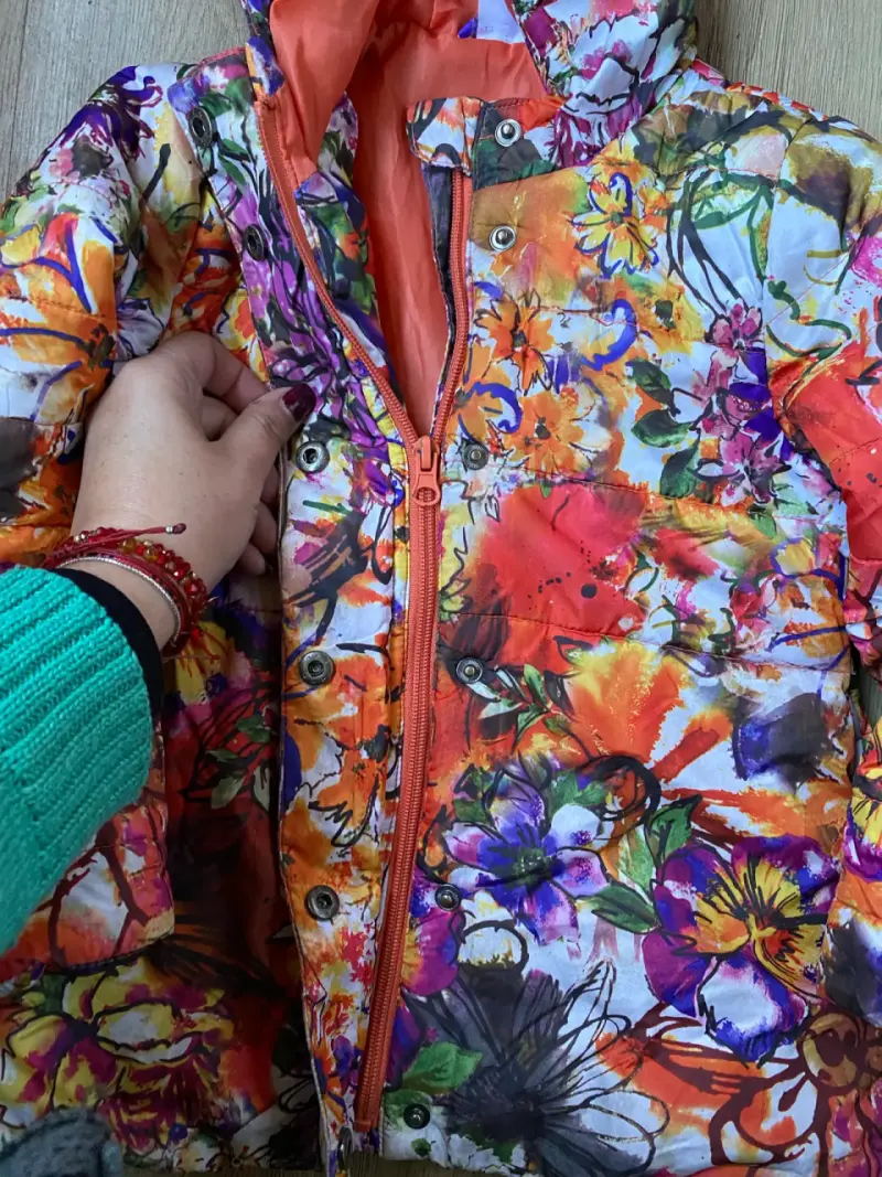 Chaqueta floreada con capucha - 4