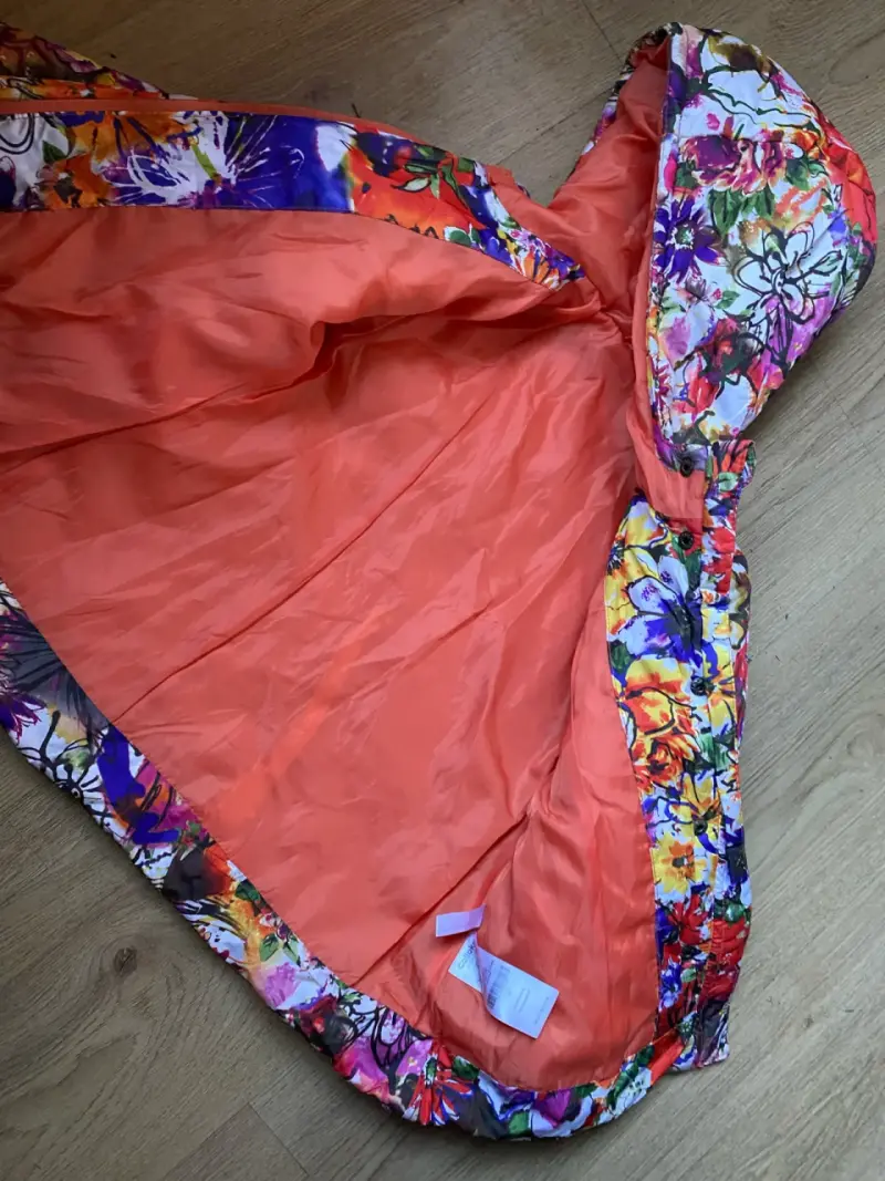 Chaqueta floreada con capucha - 5