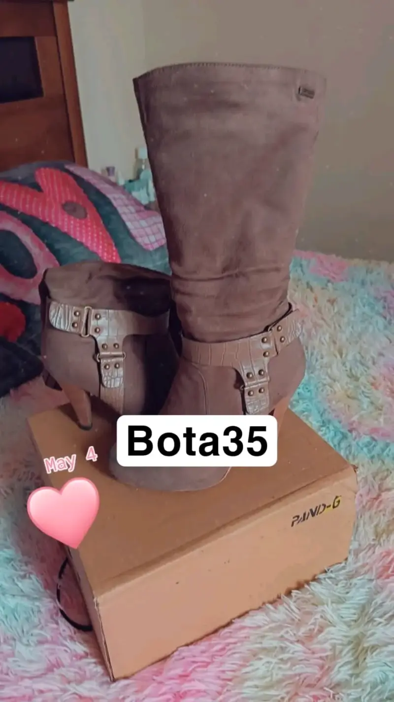 Zapatillas plataforma blancas, botas cafes $12.000 - 2