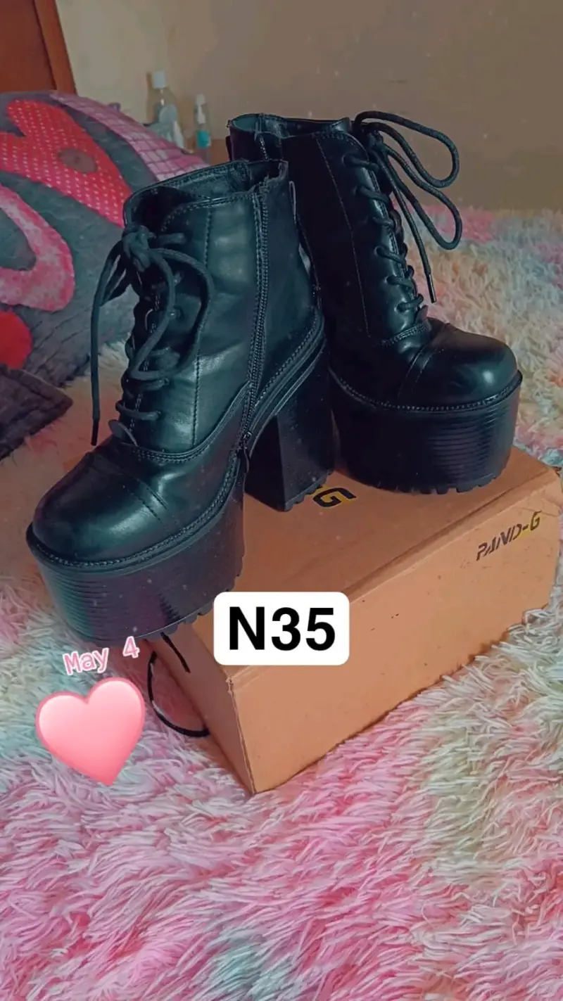 Zapatillas plataforma blancas, botas cafes $12.000 - 5