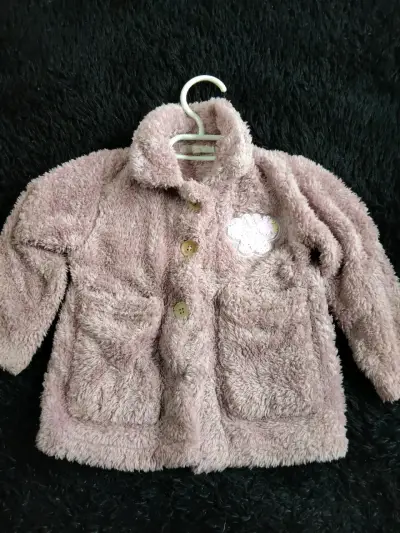 Abrigo rosado de peluche infantil - miniatura 1
