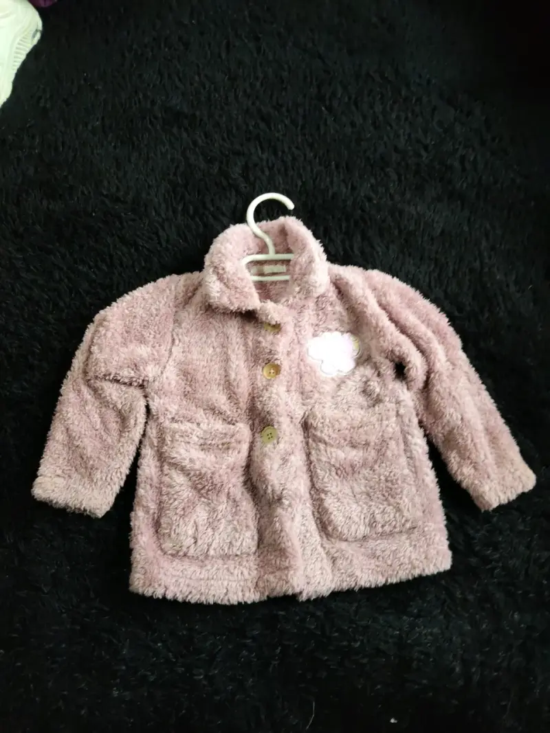 Abrigo rosado de peluche infantil - 2