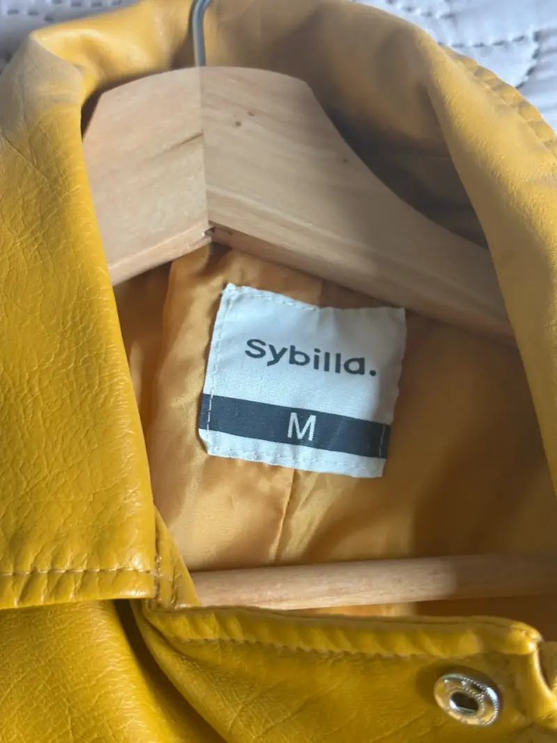 Chaqueta amarilla de cuero sintético - 2