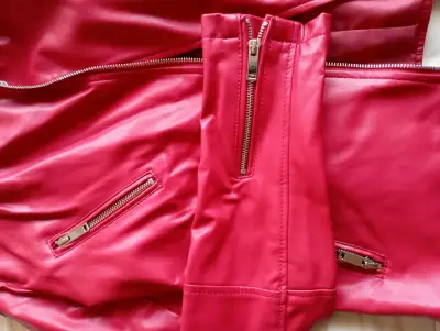 Chaqueta de cuero roja - miniatura 3