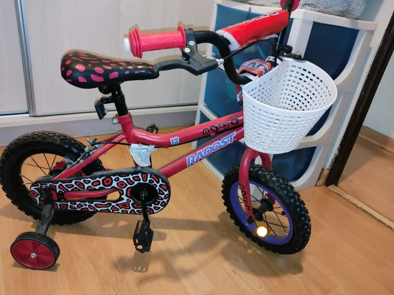 Bicicleta infantil roja con canasto - 2