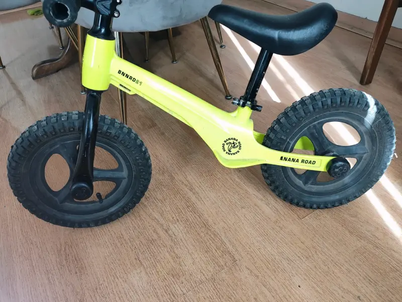 Bicicleta de equilibrio amarilla - 1