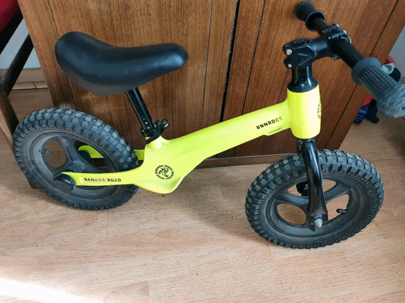 Bicicleta de equilibrio amarilla - 3