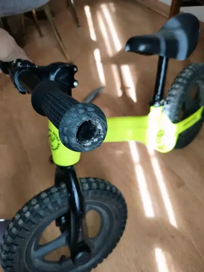 Bicicleta de equilibrio amarilla - miniatura 5