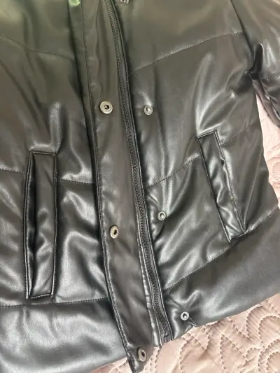 Chaqueta acolchada negra de invierno - miniatura 2