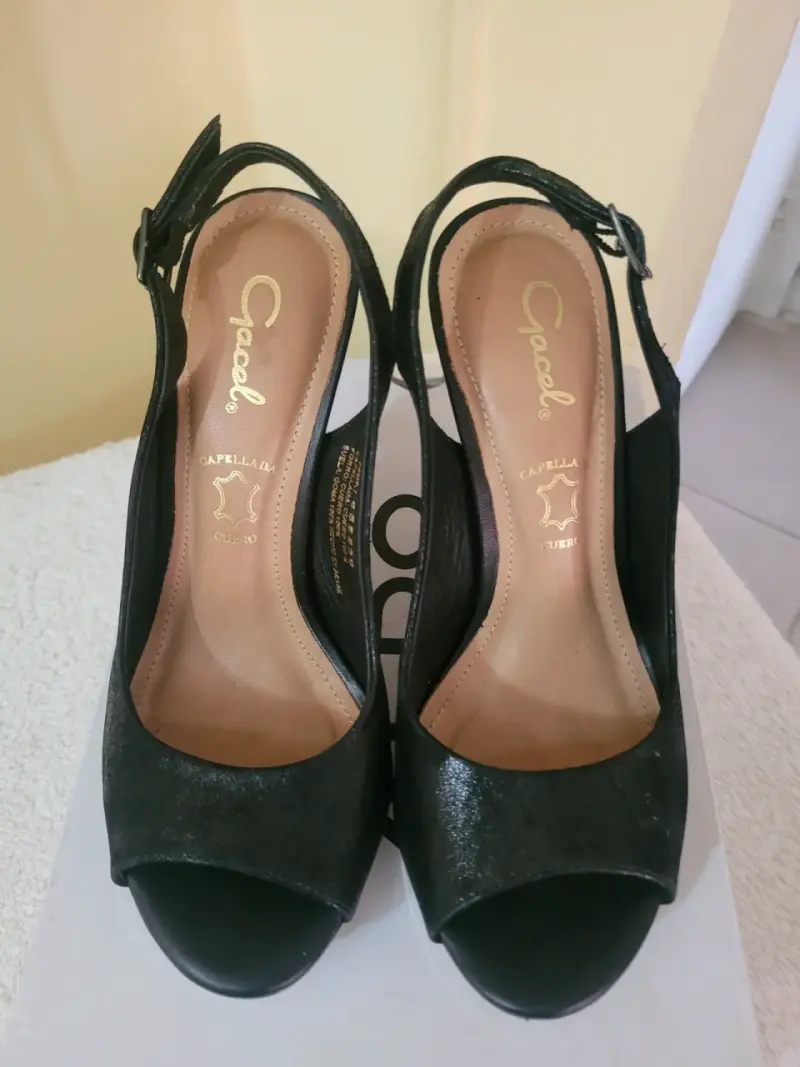 Sandalias negras de charol. Gacel - 1