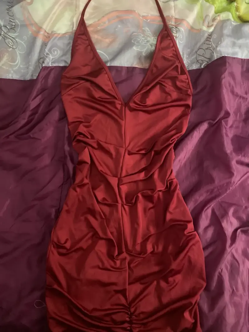 Vestido rojo con escote halter