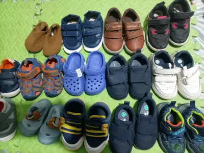 Lote de calzado infantil variado - miniatura 1