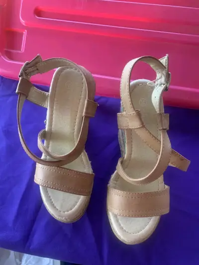 Sandalias de cuña marrones - miniatura 2