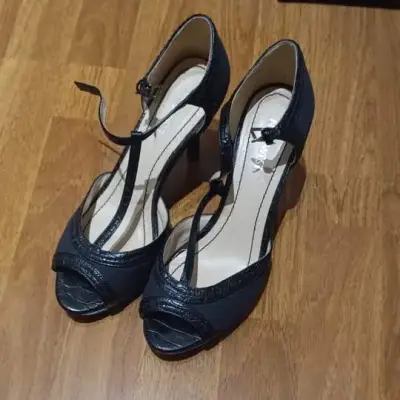 Tacones negros ajustables - miniatura 1