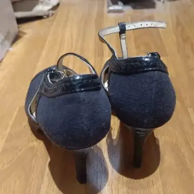 Tacones negros ajustables - miniatura 3