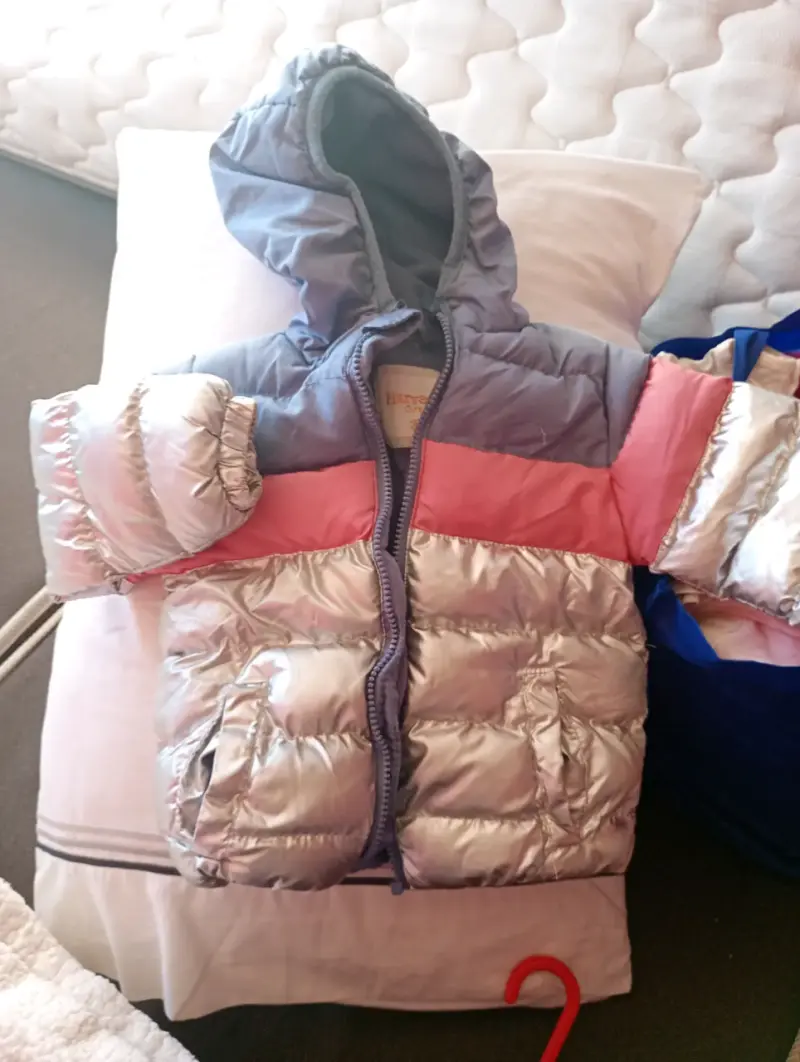 Chaqueta niña con capucha talla 3