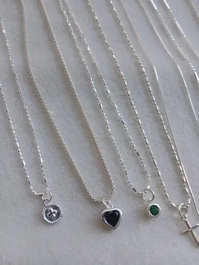 Collares de plata con dijes variados - miniatura 2