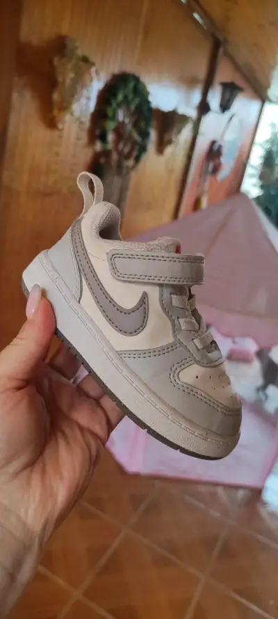 Zapatillas Nike para niños blancas con gris - miniatura 3