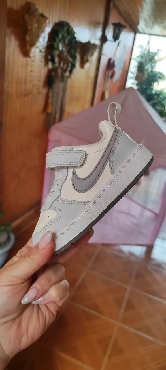 Zapatillas Nike para niños blancas con gris - 4