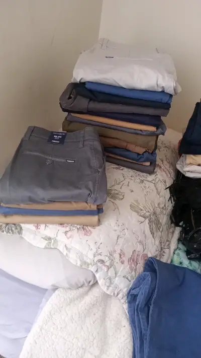 Pantalones baratos y más ropa - miniatura 3