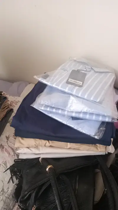 Pantalones baratos y más ropa - miniatura 4