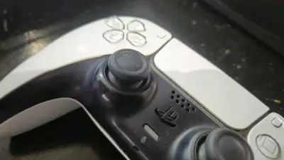 Control inalámbrico PS5 blanco - miniatura 3