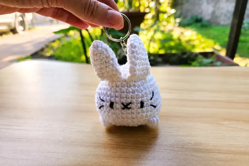 Llavero Conejo tejido a crochet