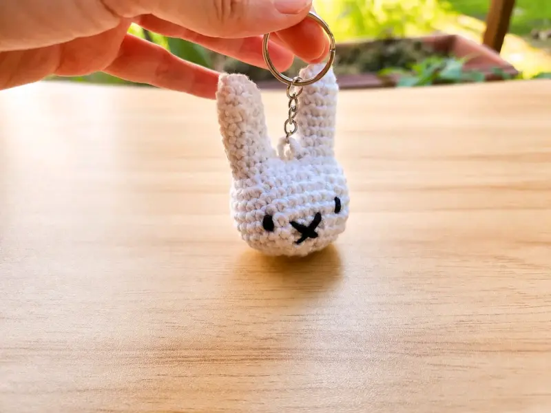 Llavero cabeza de Miffy tejido a crochet