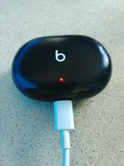 Audífonos inalámbricos Beats negros - miniatura 6