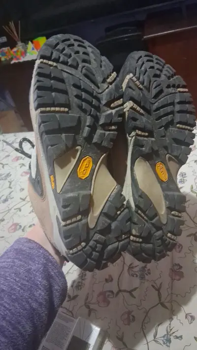 Zapatillas deportivas grises usadas - miniatura 3